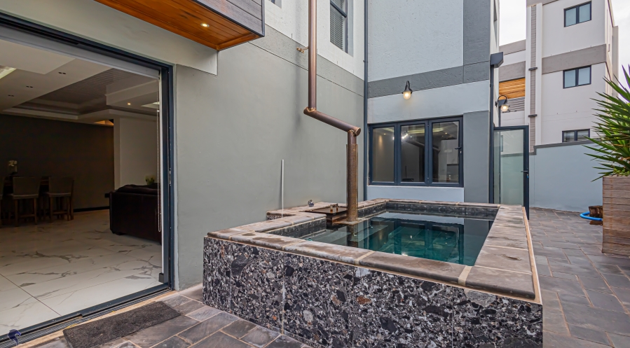 5 Bedroom Property for Sale in Calypso Beach Western Cape